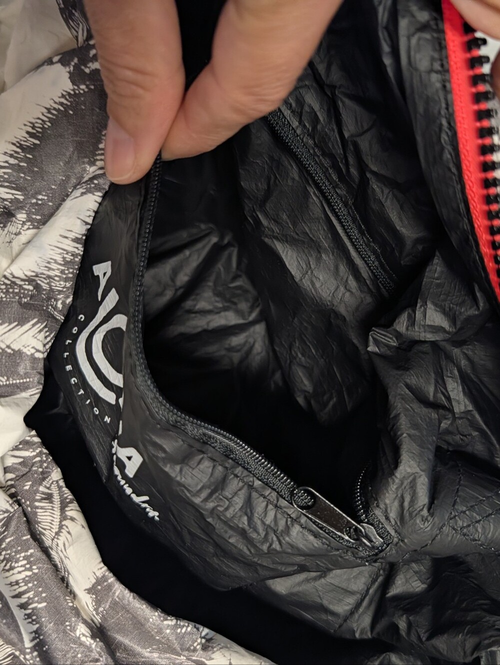 ALOHA Collection Black & White Palm-Print Travel Duffel with Red Trim - Picture 14 of 15